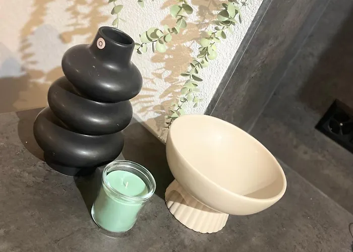 Ambiente C2 - Moderne Mit Terrasse In דירה